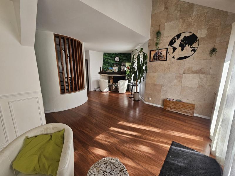 Maison - 98 m² - 5 pièces