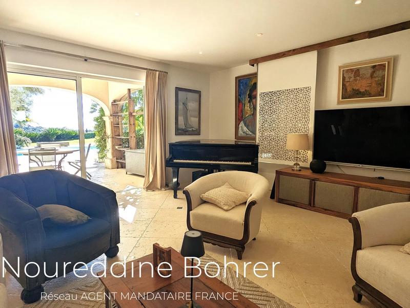 Maison - 251 m² - 7 pièces