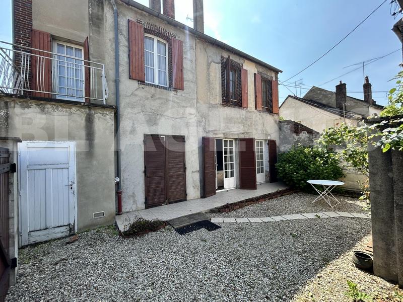 Maison - 210 m² - 8 pièces