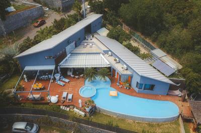 Villa - 300 m² - 6 pièces