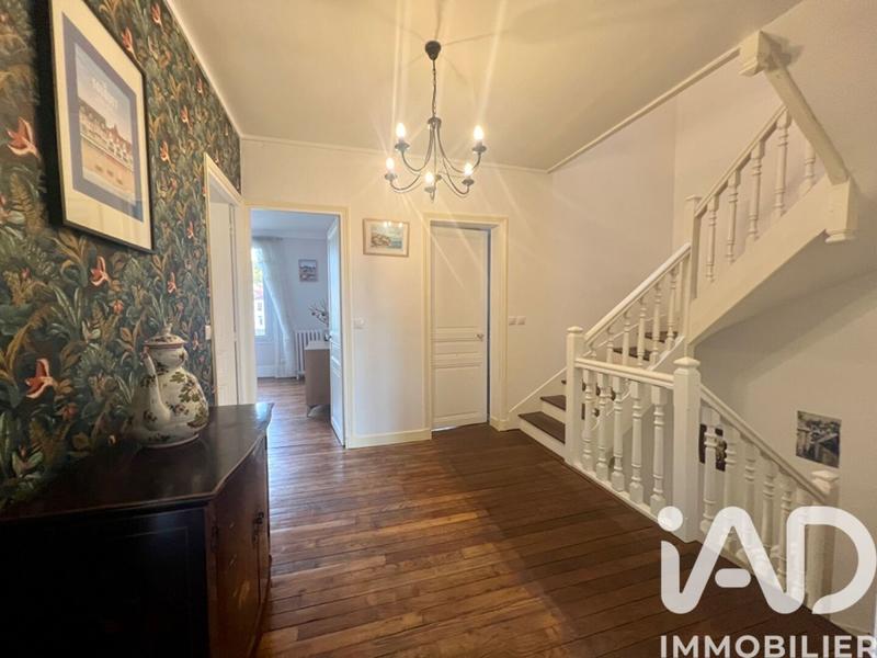 Maison - 244 m² - 9 pièces