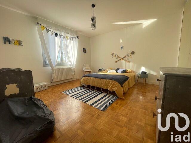 Maison - 290 m² - 9 pièces