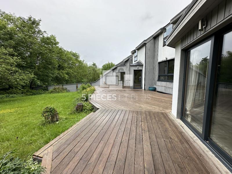 Maison - 250 m² - 10 pièces