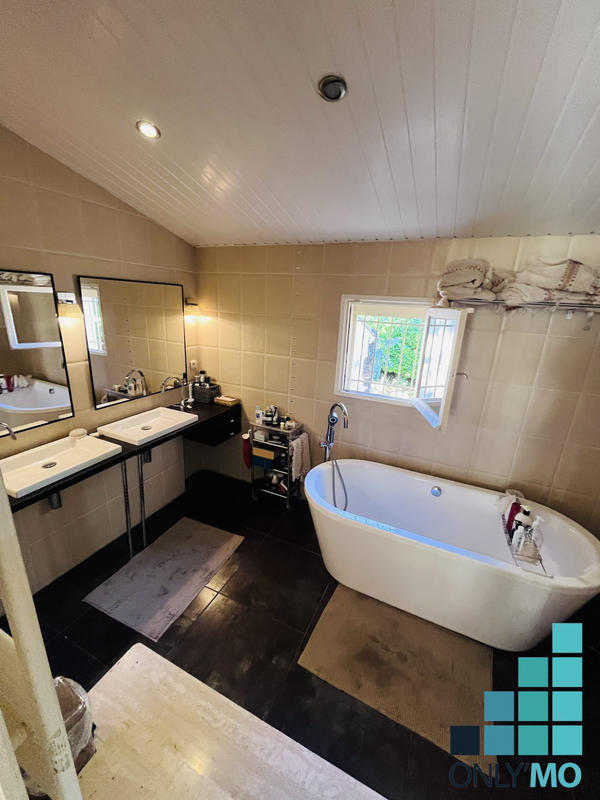 Villa - 330 m² - 6 pièces