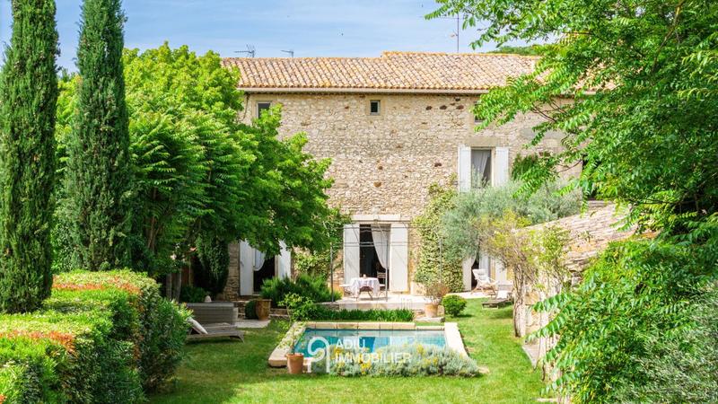 Mas - 300 m² - 7 pièces