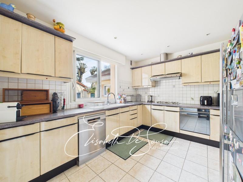 Maison - 267 m² - 7 pièces