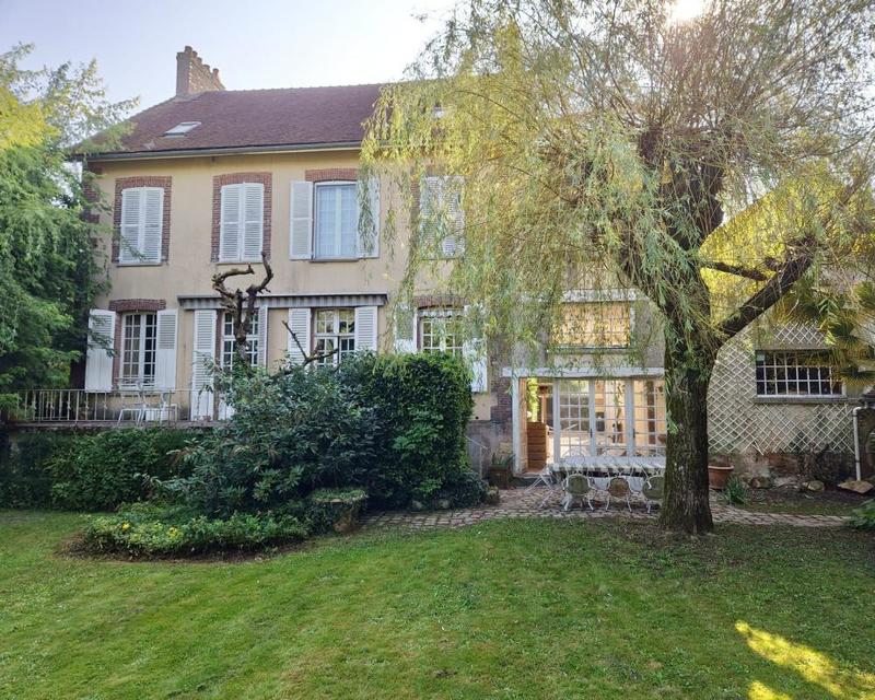 Maison - 205 m² - 8 pièces
