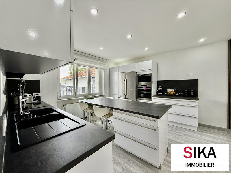 Maison - 140 m² - 5 pièces