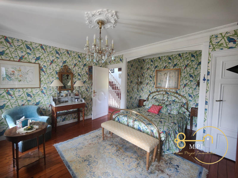 Château - 779 m² - 13 pièces