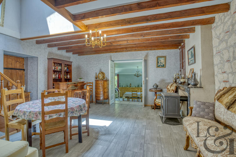 Maison - 218 m² - 6 pièces