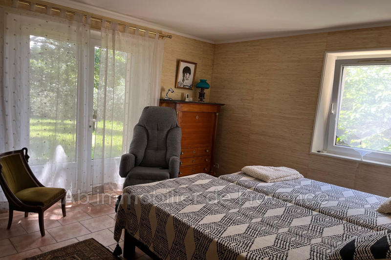 Propriété - 227 m² - 6 pièces