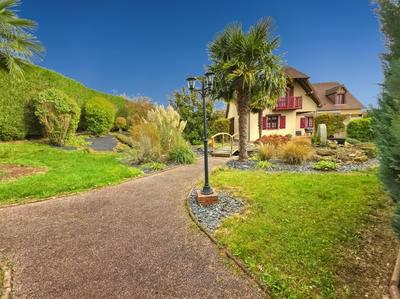 Maison - 204 m² - 9 pièces