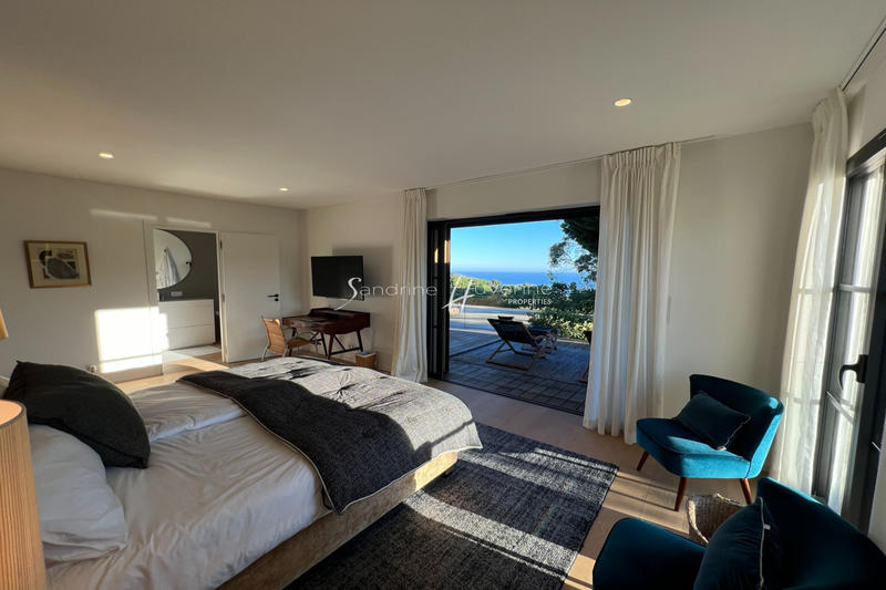 Propriété - 470 m² - 9 pièces