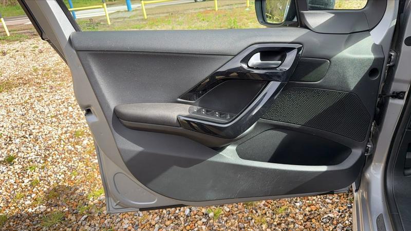 Peugeot 208 1.5 BlueHDi 100 Signature