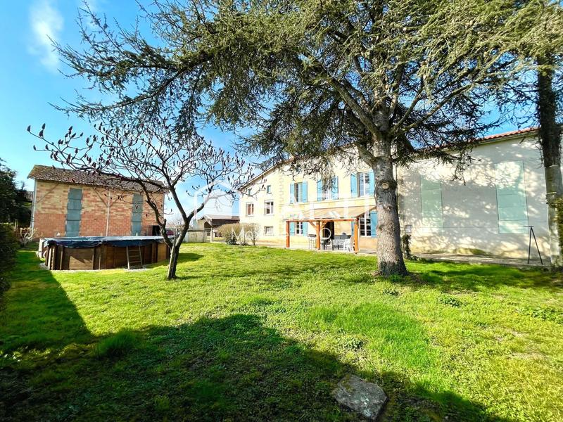 Maison - 220 m² - 8 pièces