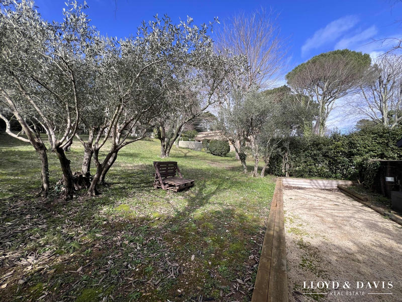 Maison - 275 m² - 9 pièces