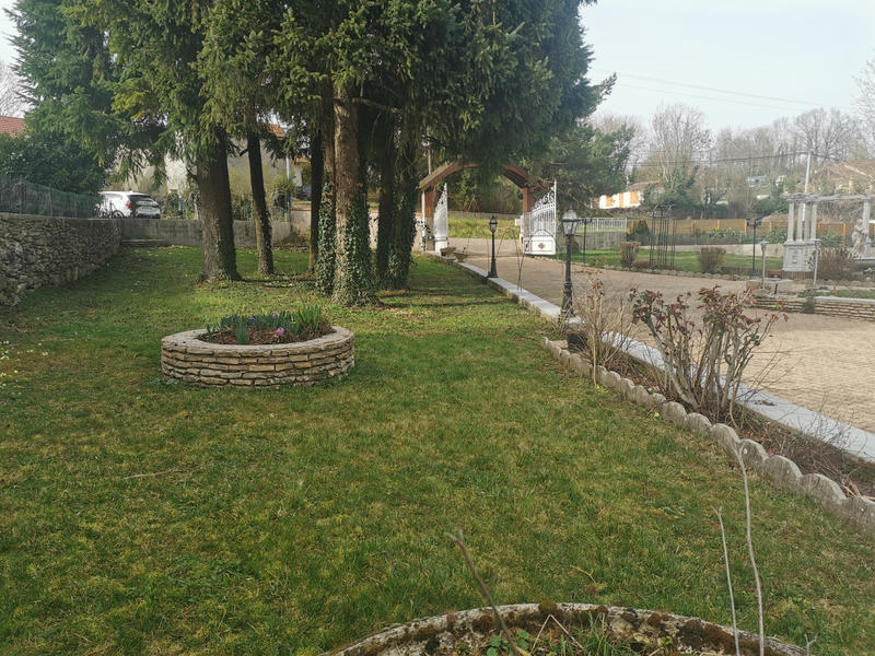 Maison - 225 m² - 9 pièces