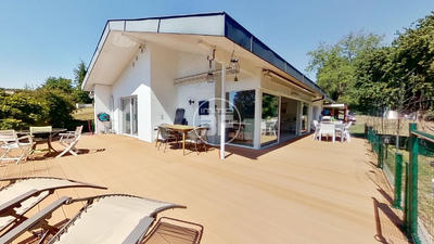 Maison - 240 m² - 5 pièces