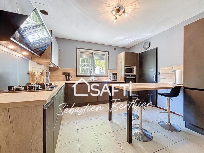 Maison - 180 m² - 6 pièces