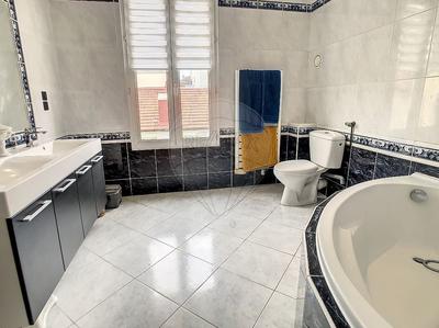 Maison - 169 m² - 8 pièces