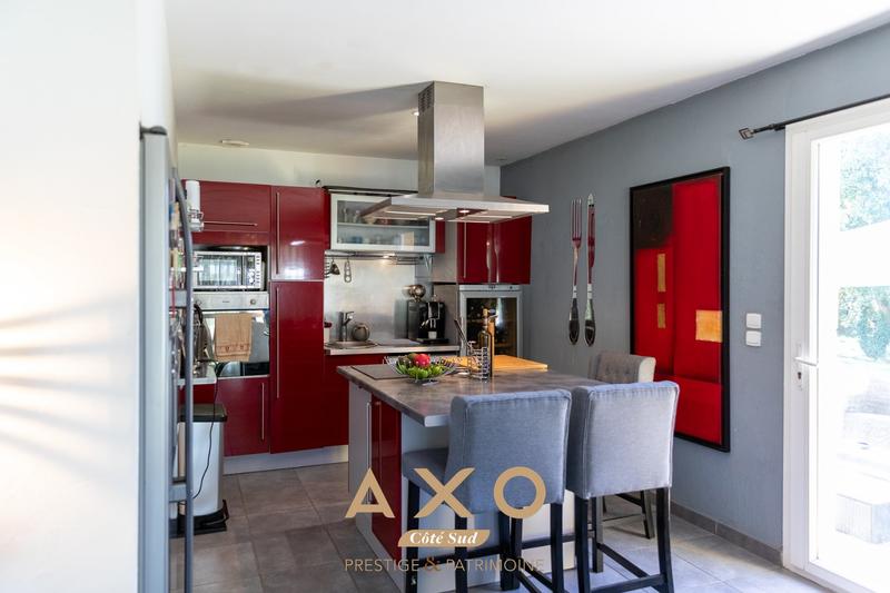 Maison - 230 m² - 8 pièces