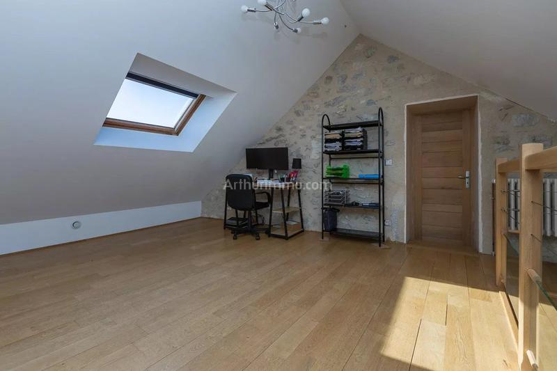 Maison - 220 m² - 8 pièces