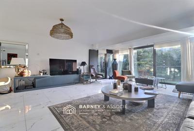 Maison contemporaine - 221 m² - 8 pièces