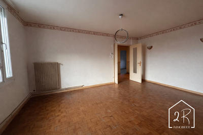 Appartement - 85 m² - 5 pièces