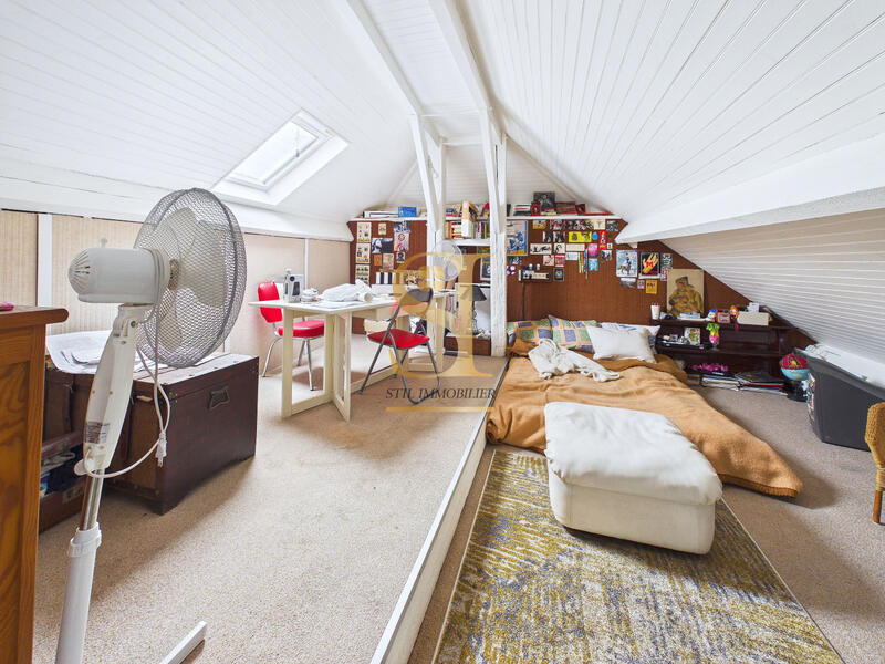 Maison - 220 m² - 7 pièces