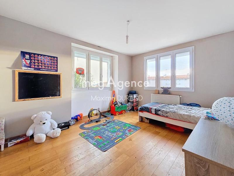 Maison - 182 m² - 9 pièces