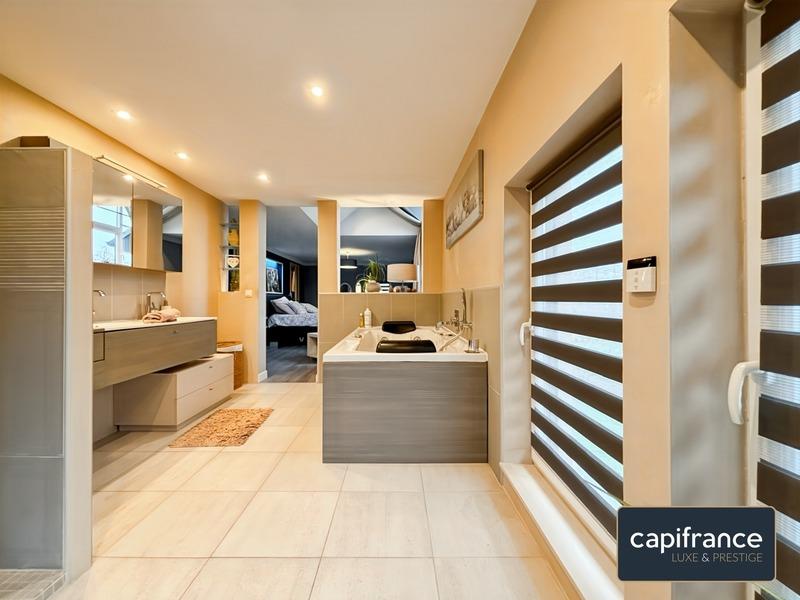 Maison - 230 m² - 7 pièces