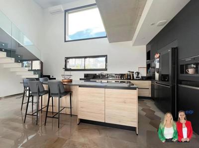 Maison - 234 m² - 7 pièces