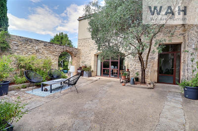 Maison - 300 m² - 10 pièces