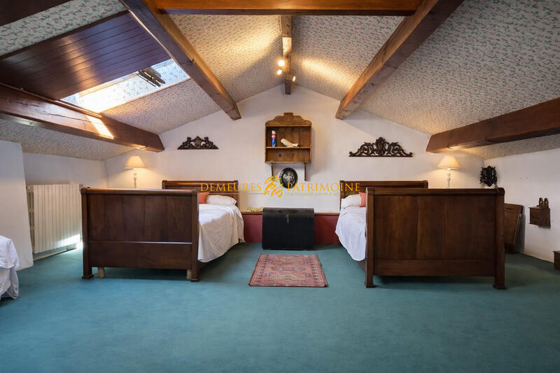 Maison - 250 m² - 8 pièces