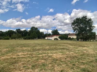 Terrain constructible - 1 300 m²