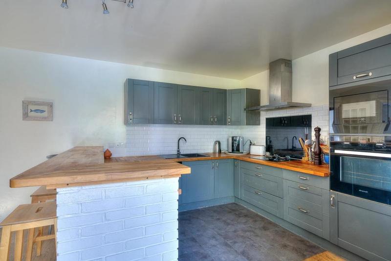 Maison - 210 m² - 8 pièces