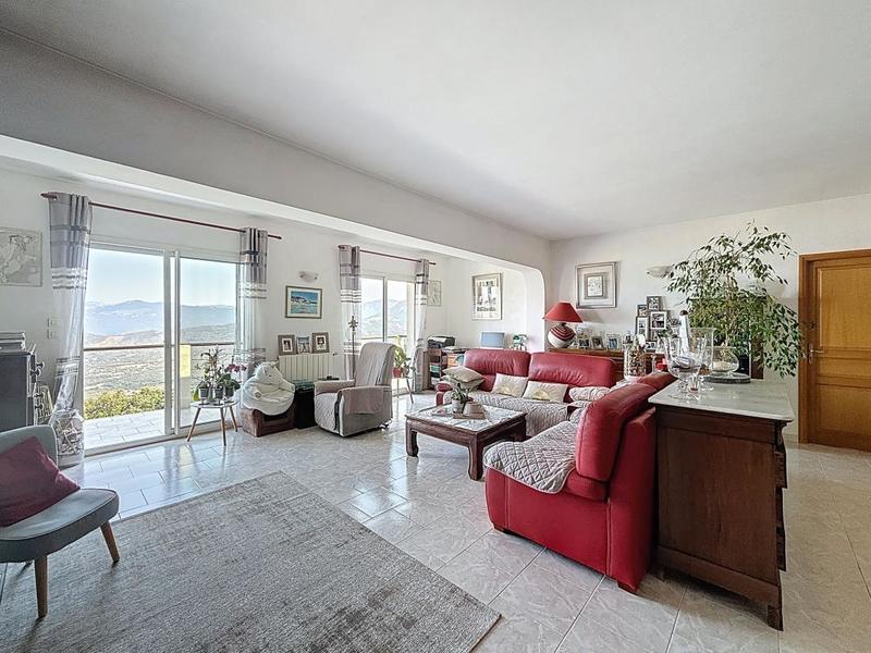 Villa - 300 m² - 5 pièces