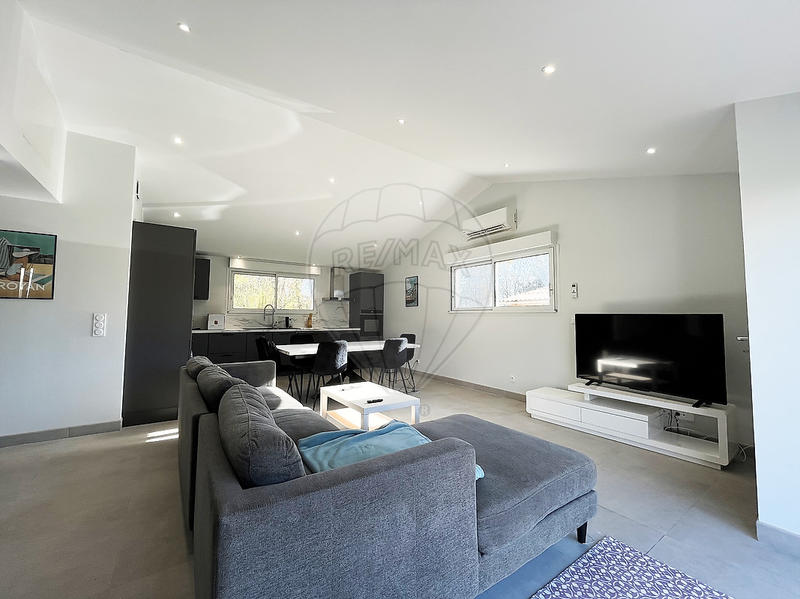 Maison - 207 m² - 8 pièces