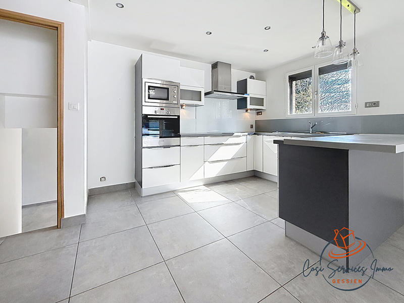 Maison - 141 m² - 5 pièces