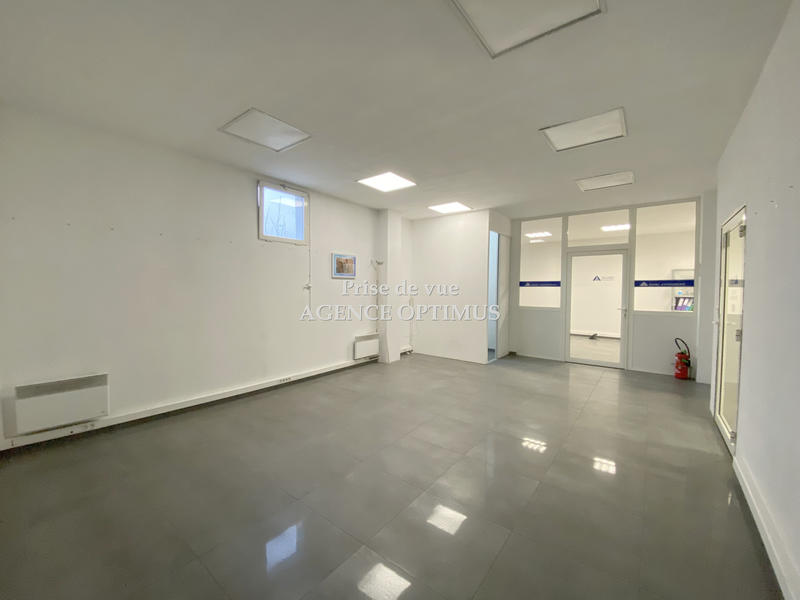 Local commercial - 2 100 m²