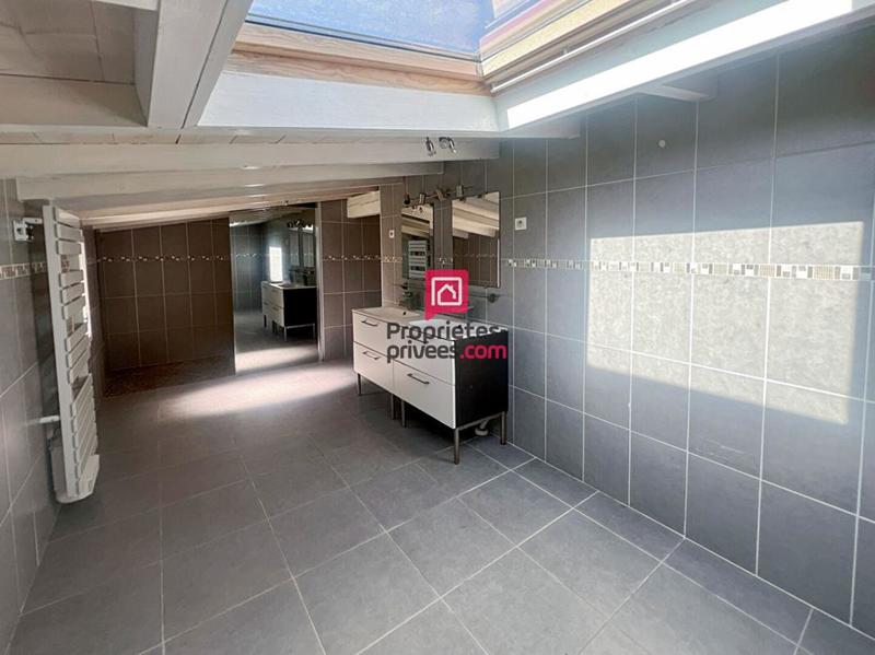 Maison - 263 m² - 11 pièces