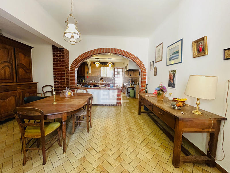 Maison - 245 m² - 7 pièces