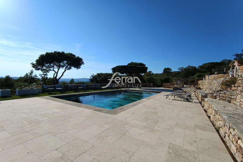 Maison - 262 m² - 6 pièces