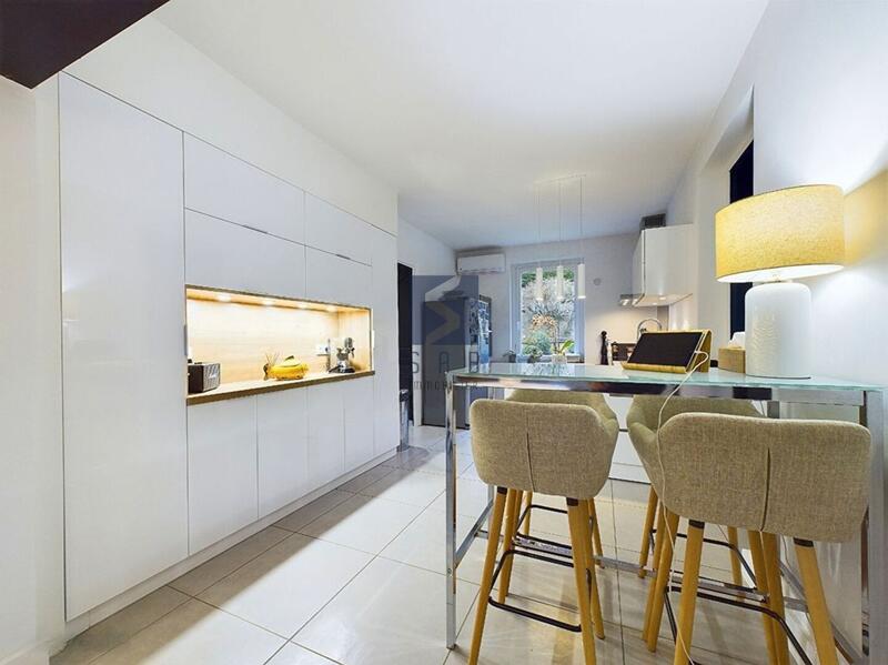 Maison - 180 m² - 9 pièces