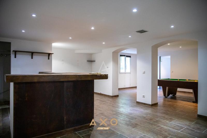 Maison - 278 m² - 8 pièces