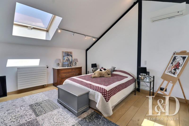 Maison - 750 m² - 14 pièces