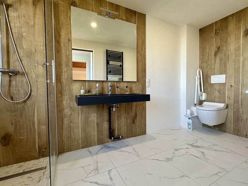 Maison - 220 m² - 9 pièces