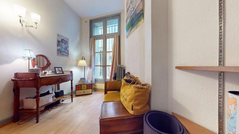 Appartement ancien - 77 m² - 4 pièces