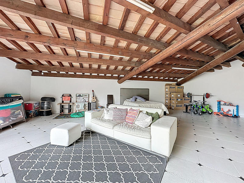 Maison - 240 m² - 7 pièces