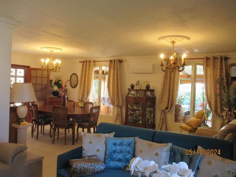 Maison - 186 m² - 8 pièces